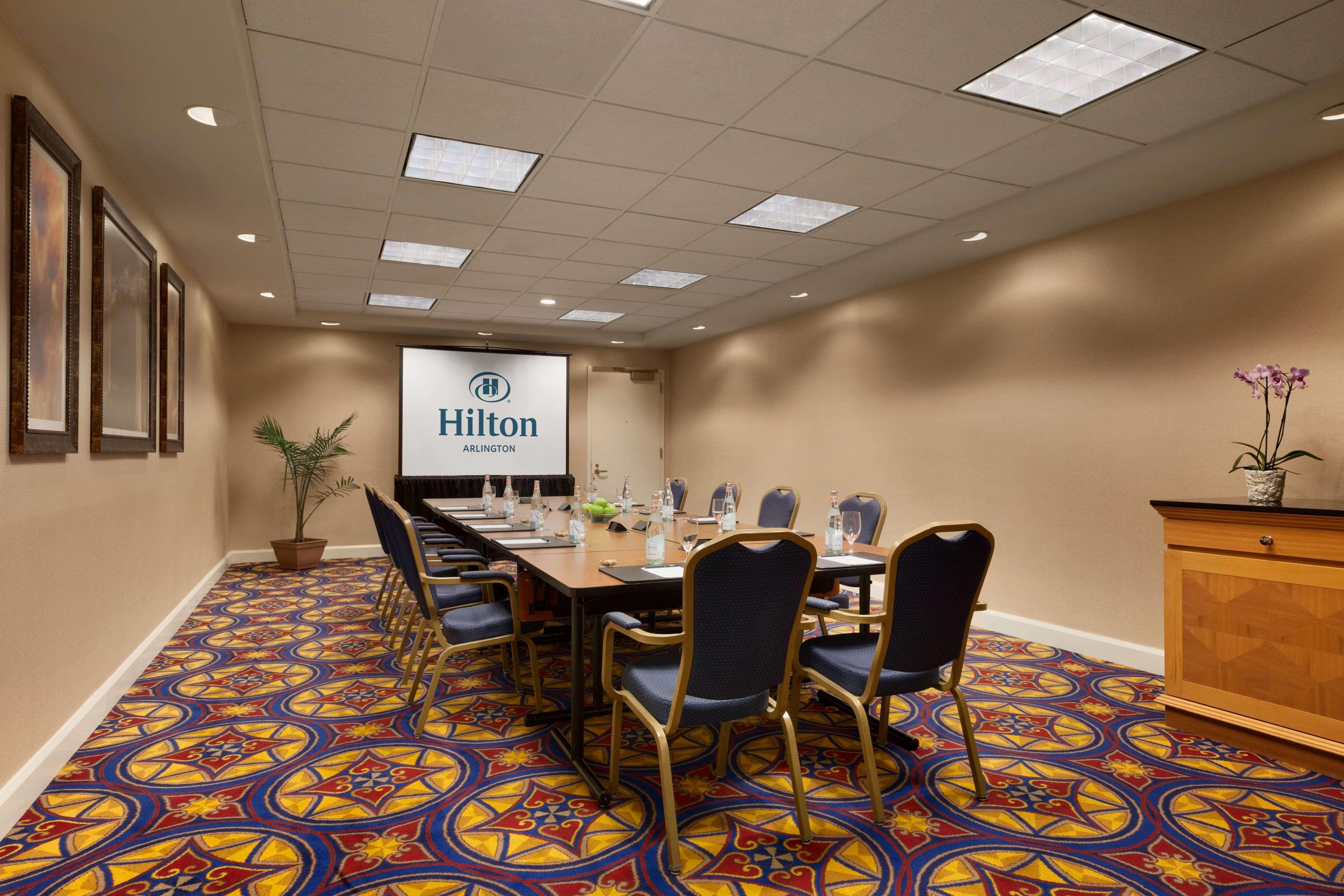 Hilton Arlington Hotel Buitenkant foto